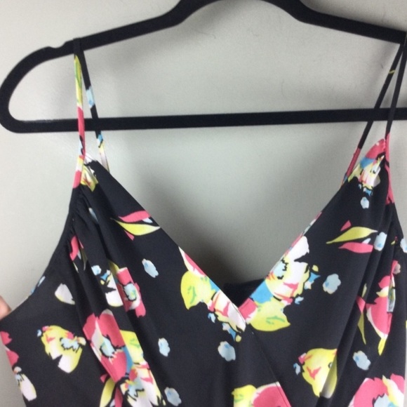 ⭐️Anthro’s Yumi Kim,Lea Wrap,POCKETS, Floral Sleeveless Black Romper, Size L - Picture 6 of 16